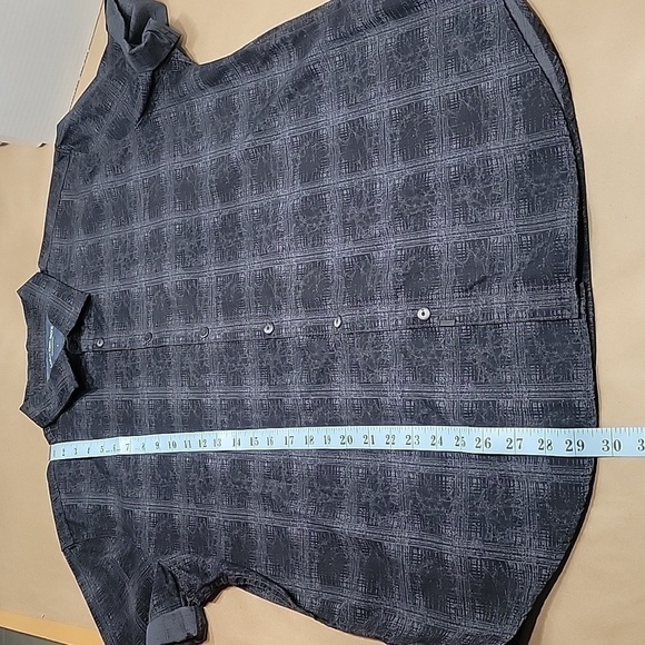 Calvin Klein, Mens Size L Short Sleeve Button Down Shirt, Cuffed Sleeve, EUC - Picture 7 of 12